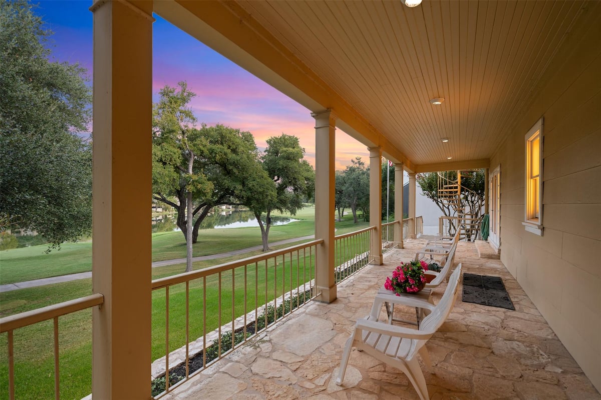 Living area at 52 Club Estates Pkwy - 4 bed 3 bath home