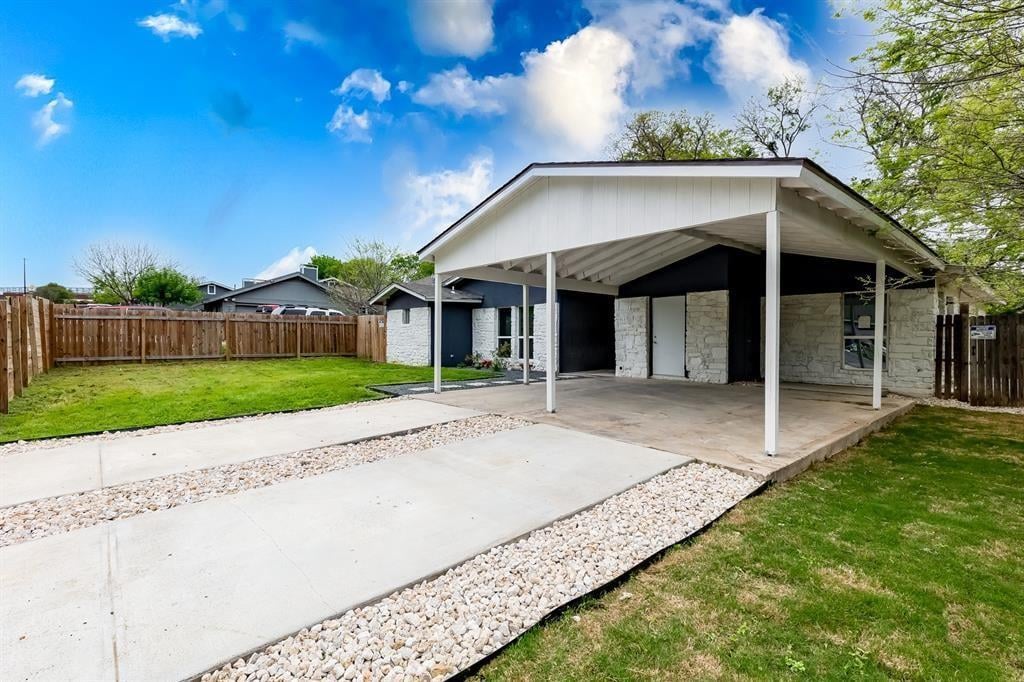 Living area at 5200 Purple Sage Dr - Las Cimas Sec 01, Austin, TX
