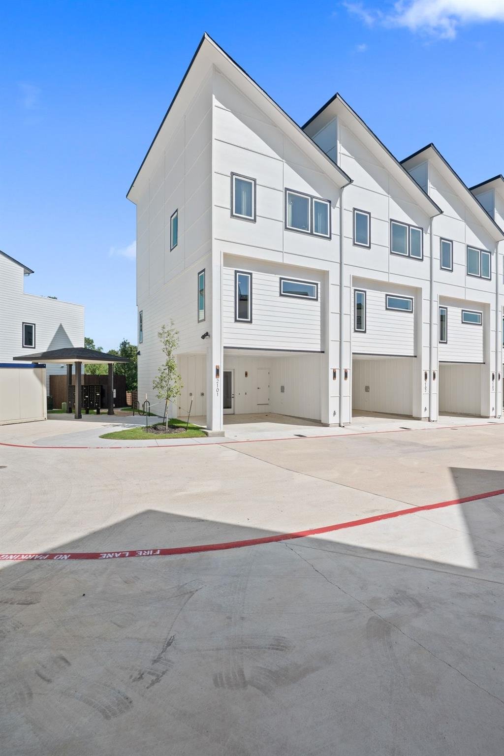 View 5201 E Martin Luther King Jr BLVD Unit #7103 in Stone Gate 5201 E Martin Luther King Jr BLVD Unit #7103 - property photo 1 - Luxury home in Stone Gate, Austin, TX