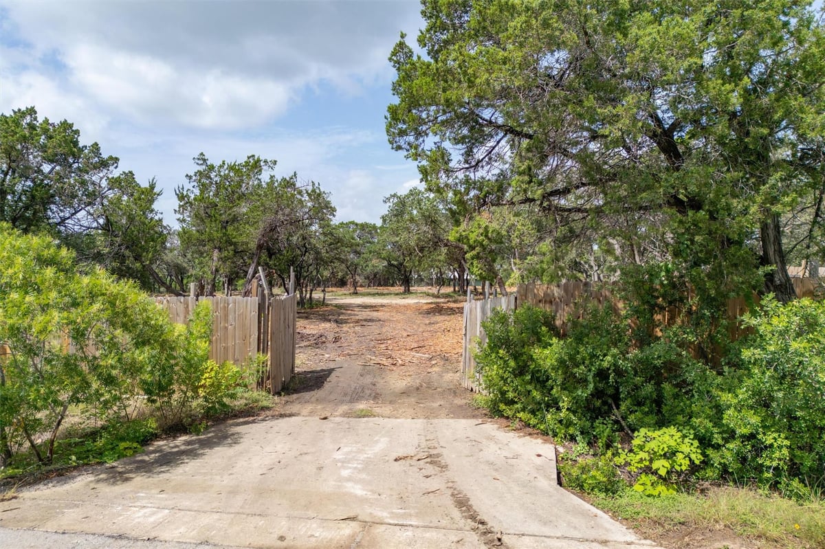 View 5207 Avispa WAY in Bee Caves West 5207 Avispa WAY - property photo 1 - Luxury lot in Bee Caves West, Austin, TX