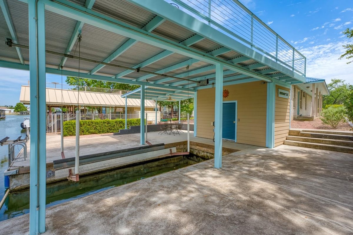 Primary bedroom at 521 E Briarway Dr - 3 bed 2 bath home