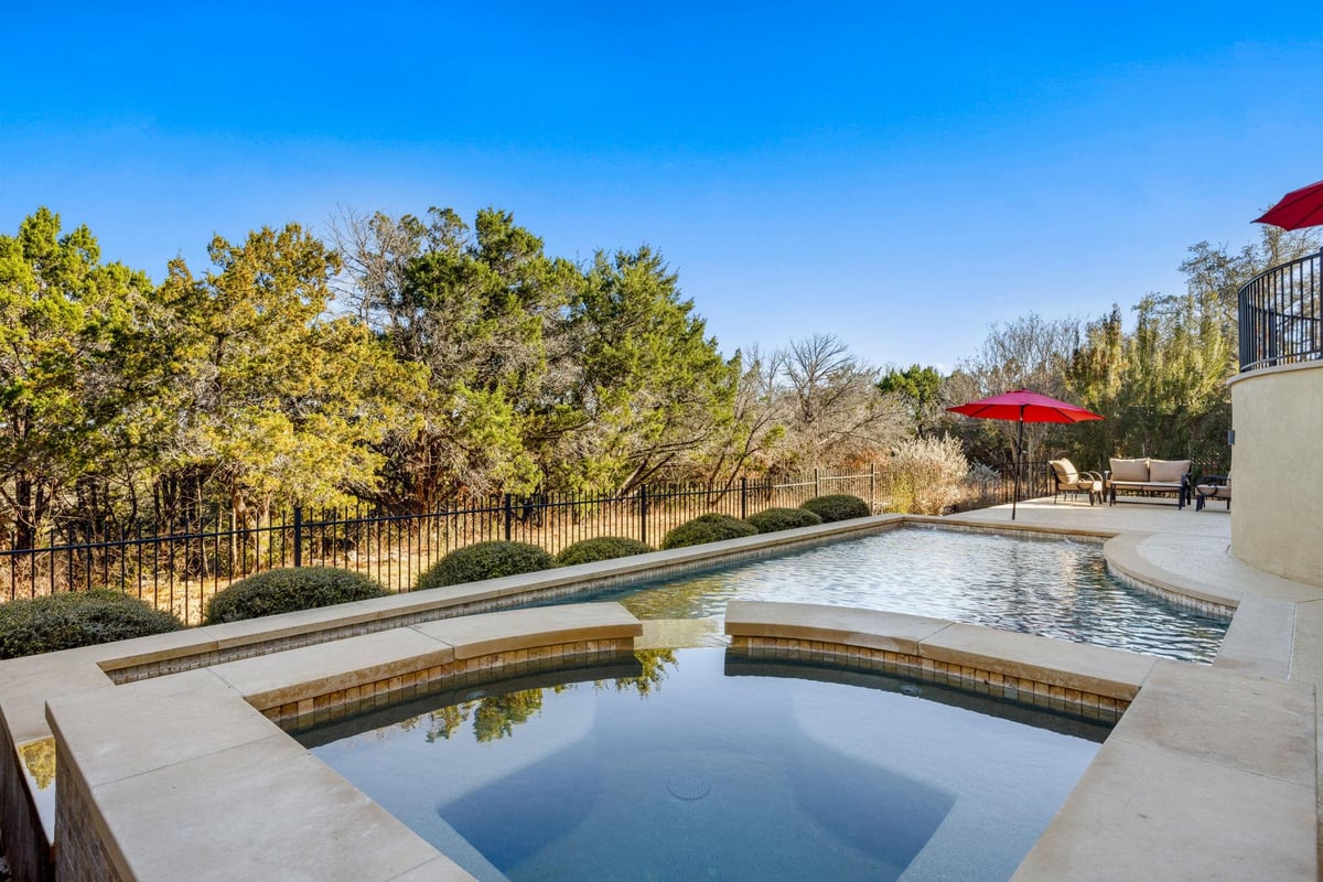 521 Horseback HOLW - property photo 1 - Luxury home in Steiner Ranch Ph 01 Sec 09, Austin, TX