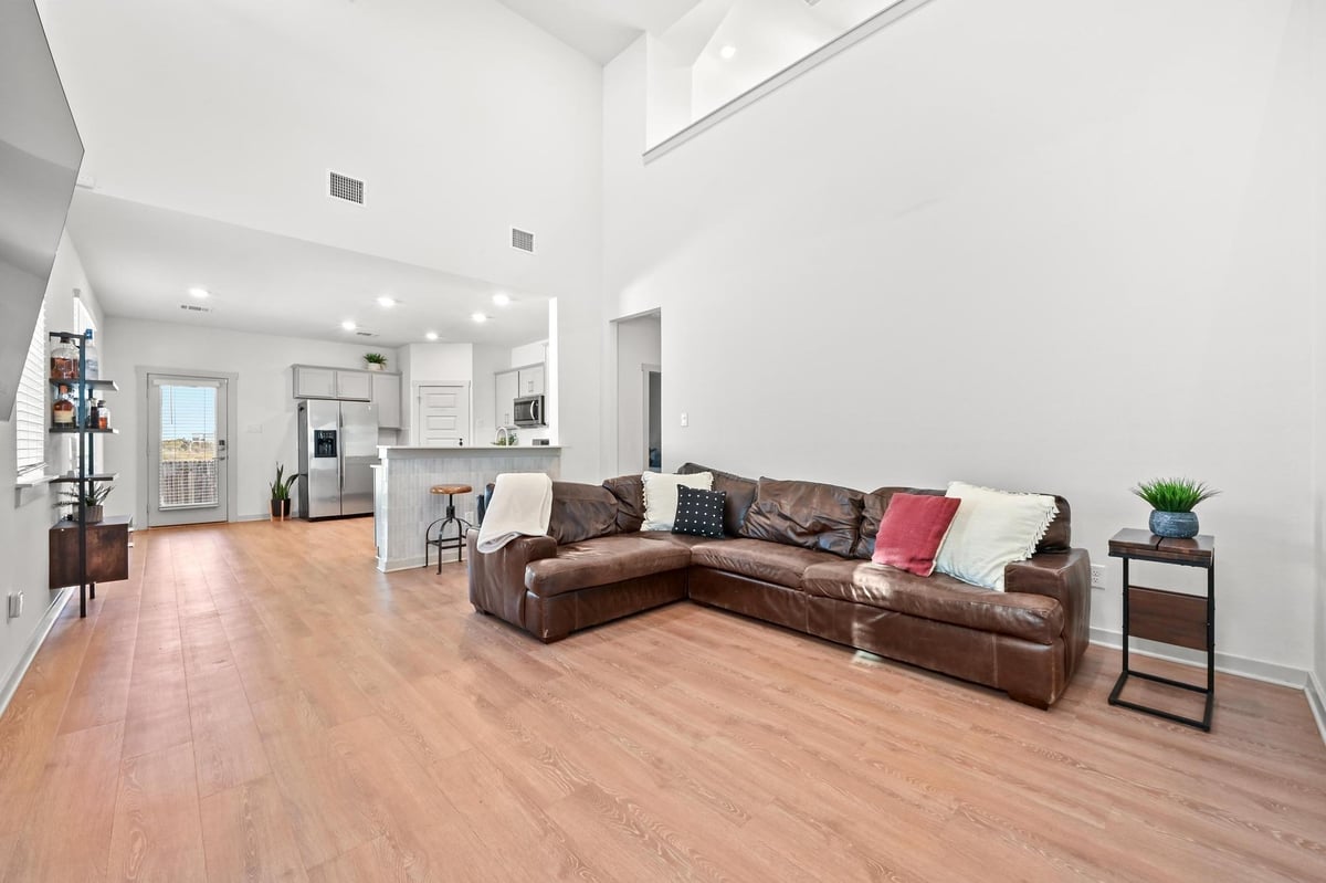 Primary bedroom at 522 Wilshire Rd - 3 bed 2 bath home
