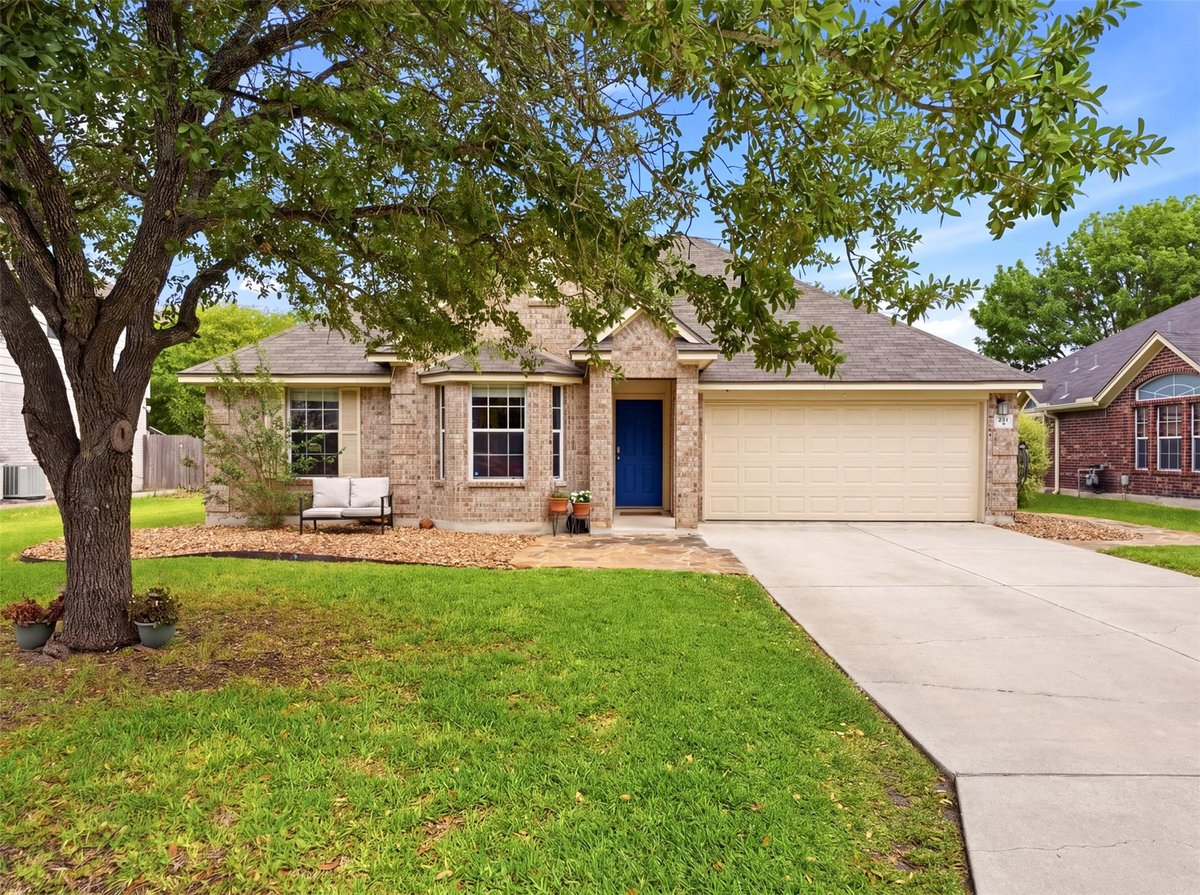 View 523 Walnut Heights BLVD in Walnut Heights East 4 523 Walnut Heights BLVD - front exterior - Luxury home in Walnut Heights East 4, New Braunfels, TX