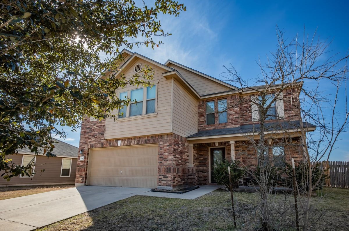 View 524 Carrington St in Huttoparke Sec 7 524 Carrington St - front exterior - Luxury home in Huttoparke Sec 7, Hutto, TX
