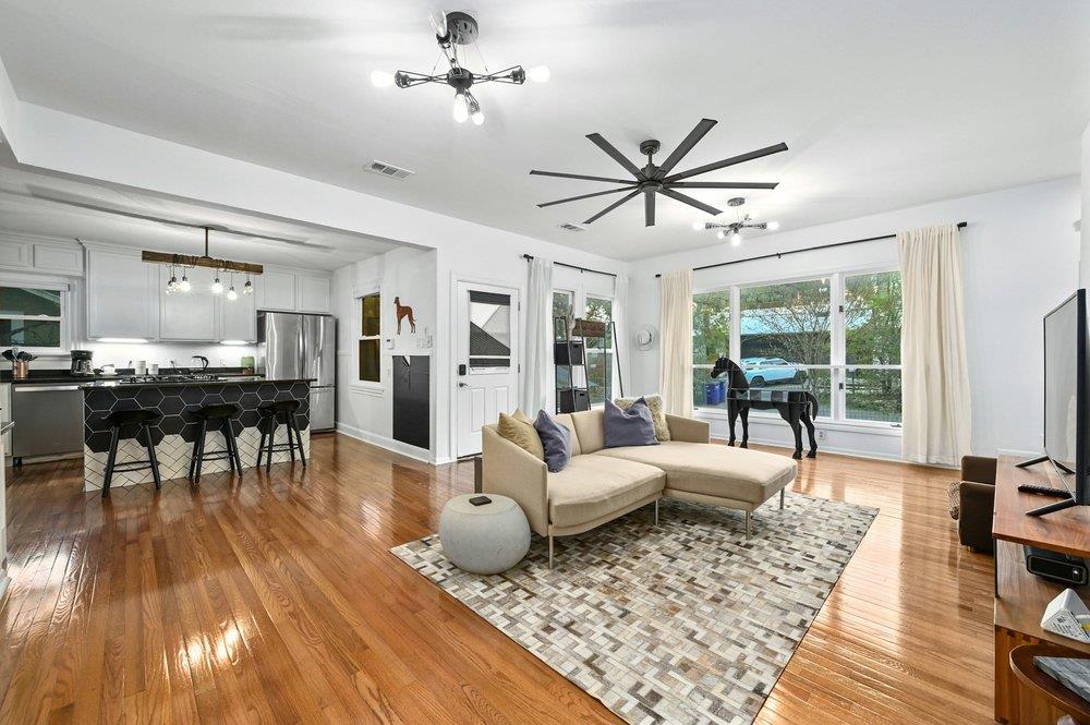 View 525 Barton BLVD in Barton Spgs Heights 525 Barton BLVD - property photo 1 - Luxury home in Barton Spgs Heights, Austin, TX