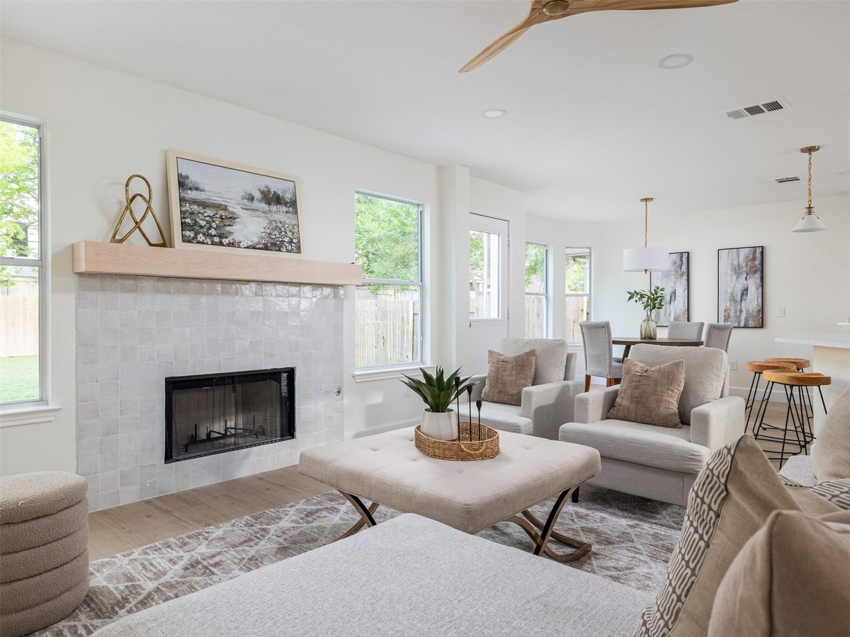 Living area at 525 Golden Creek Dr - 4 bed 3 bath home