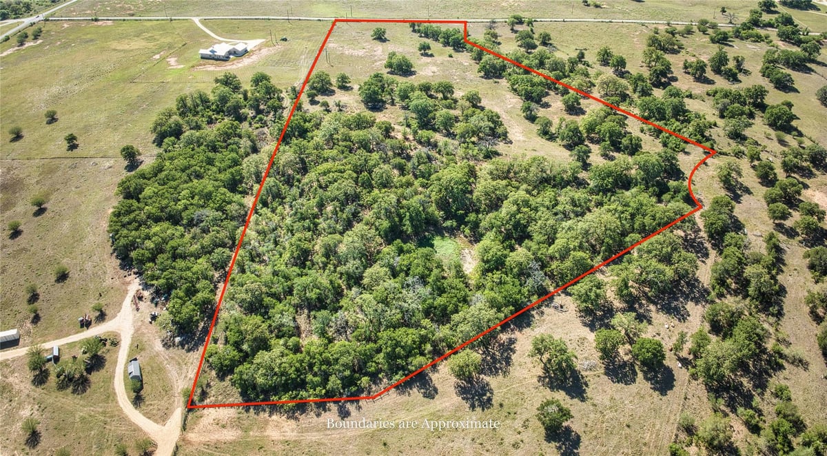 Living area at 5250 Gravel Pit Rd - N/A, Kingsbury, TX