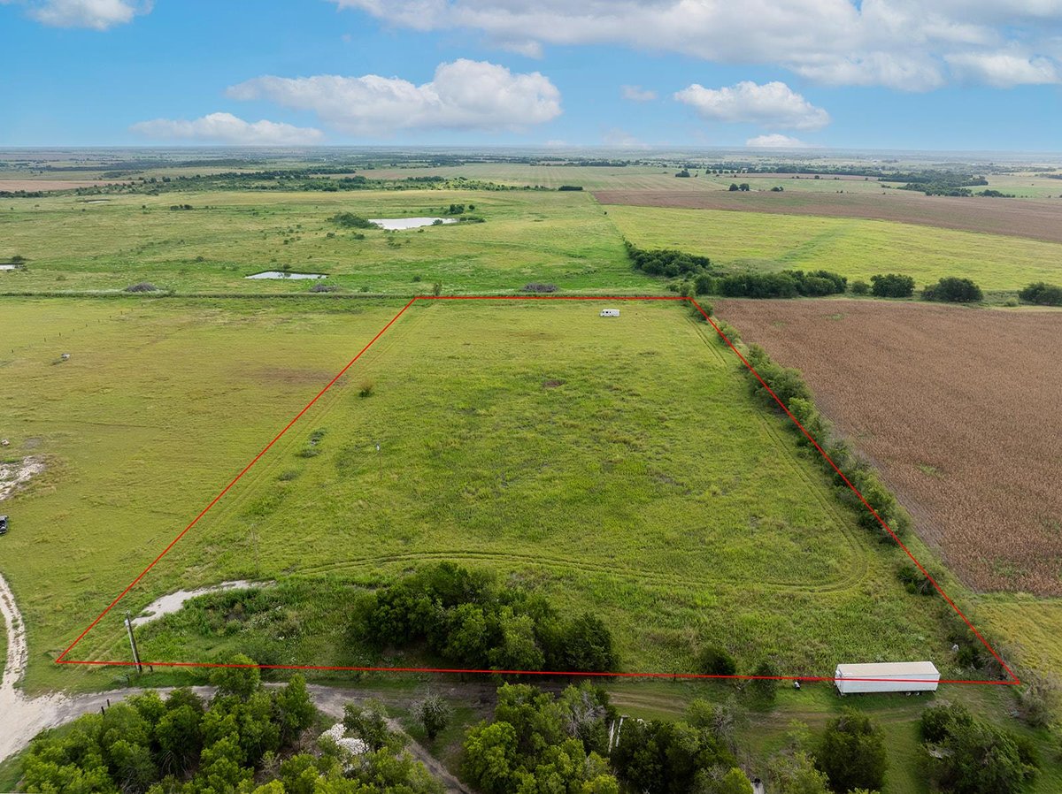 View 5275 CR 424 Rd in X003LLLI - Thrall ISD Vacant Lnd/Abst 5275 CR 424 Rd - front exterior - Luxury lot in X003LLLI - Thrall ISD Vacant Lnd/Abst, Thrall, TX