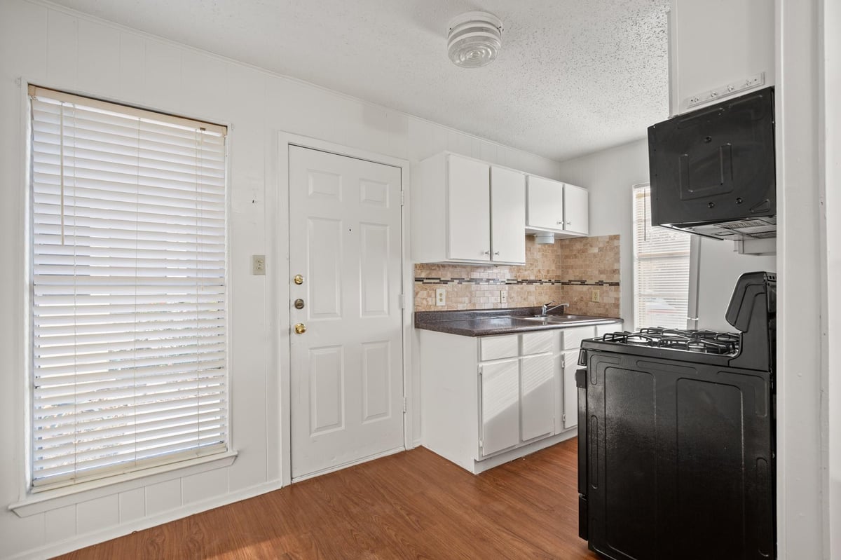 Primary bedroom at 5300 Guadalupe St Unit #108 - 1 bed 1 bath home