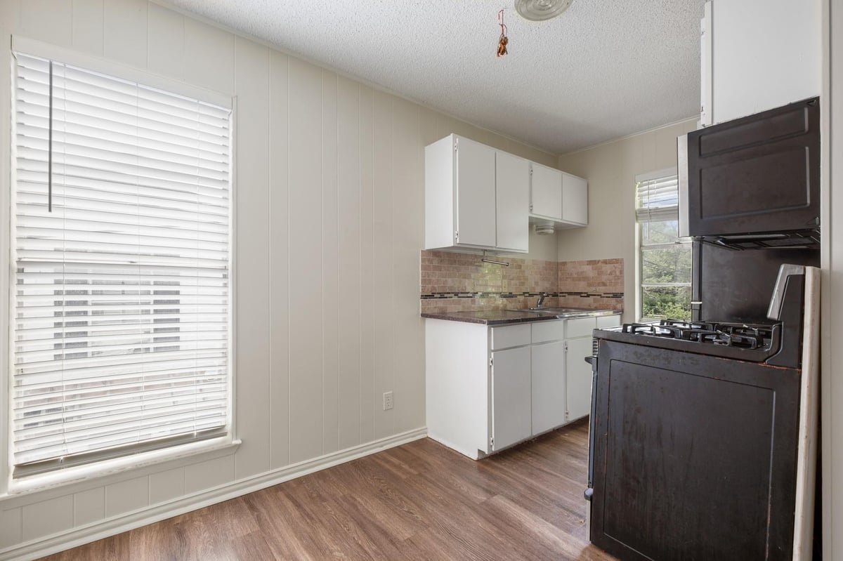 Living area at 5300 Guadalupe St Unit #6202 - 1 bed 1 bath home