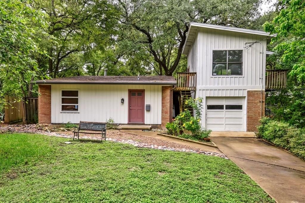View 5300 Turnabout Ln in Turnabout Terrace 5300 Turnabout Ln - property photo 1 - Luxury home in Turnabout Terrace, Austin, TX