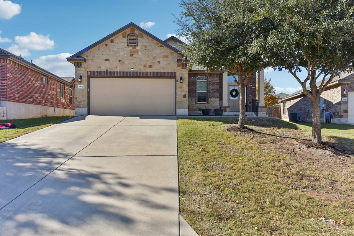 View 5302 Cicero Dr in Three Creeks Ph I 5302 Cicero Dr - property photo 1 - Luxury home in Three Creeks Ph I, Belton, TX