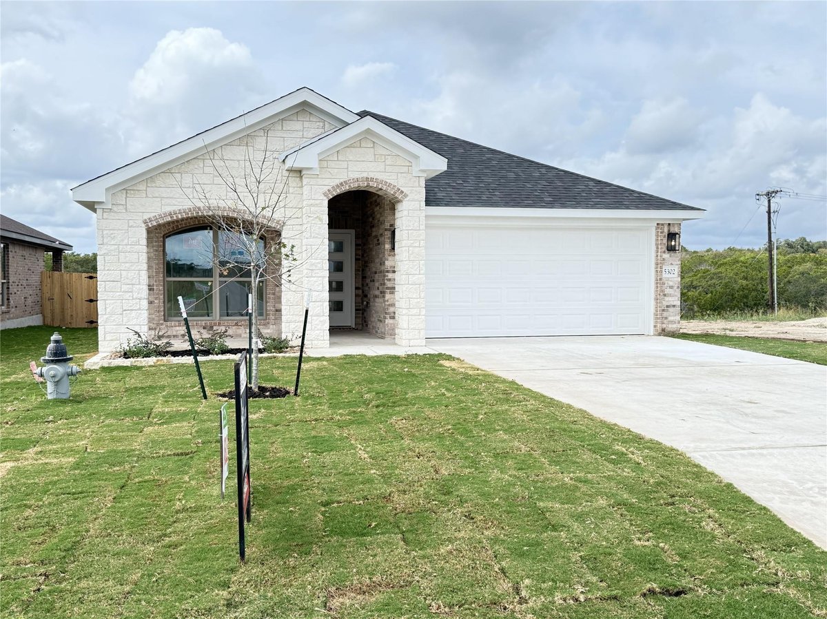 View 5302 Lassen Ln in Three Creeks 5302 Lassen Ln - property photo 1 - Luxury home in Three Creeks, Belton, TX