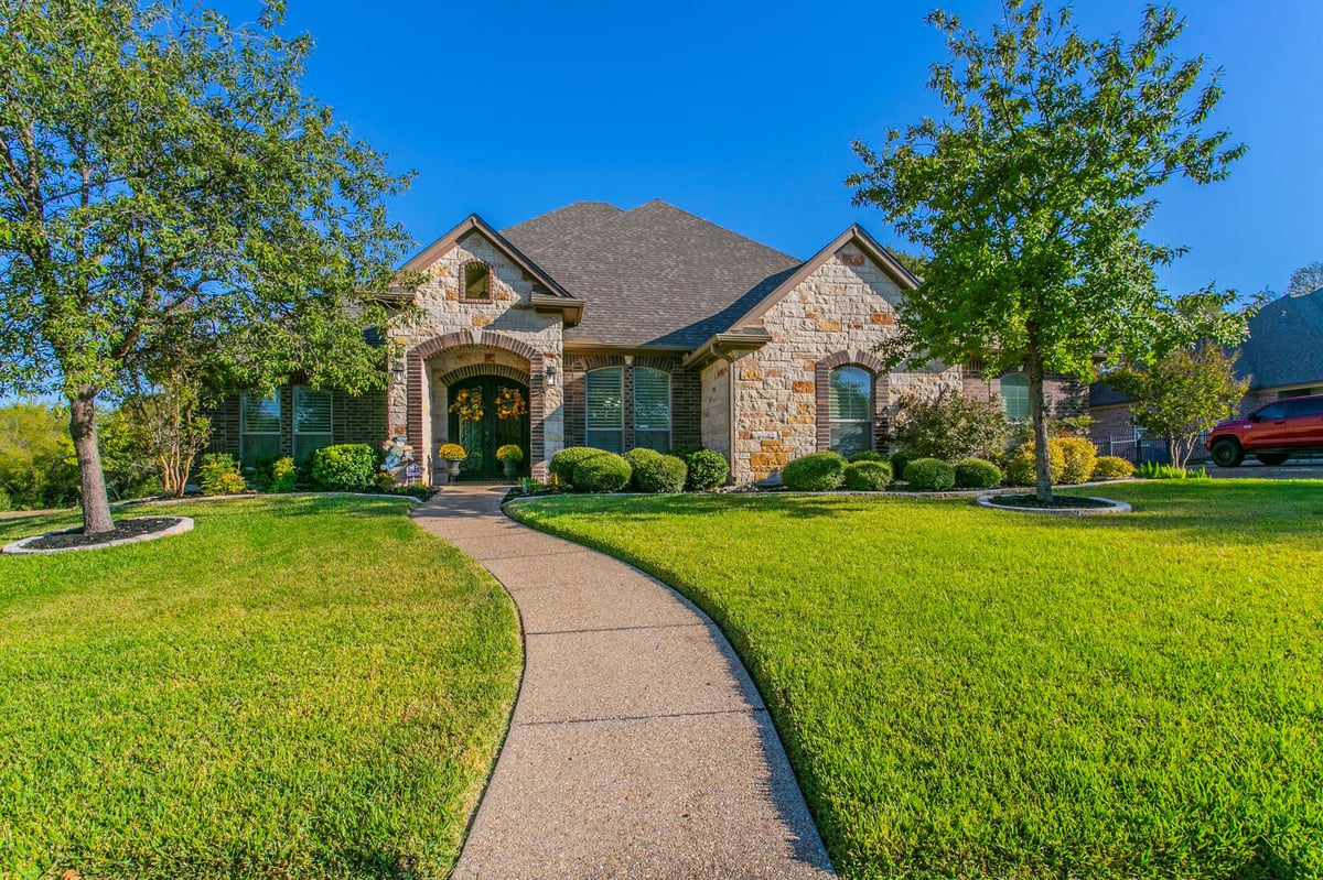 View 5304 Sunflower Ln in Wildflower Country Club Ph 5304 Sunflower Ln - front exterior - Luxury home in Wildflower Country Club Ph, Temple, TX