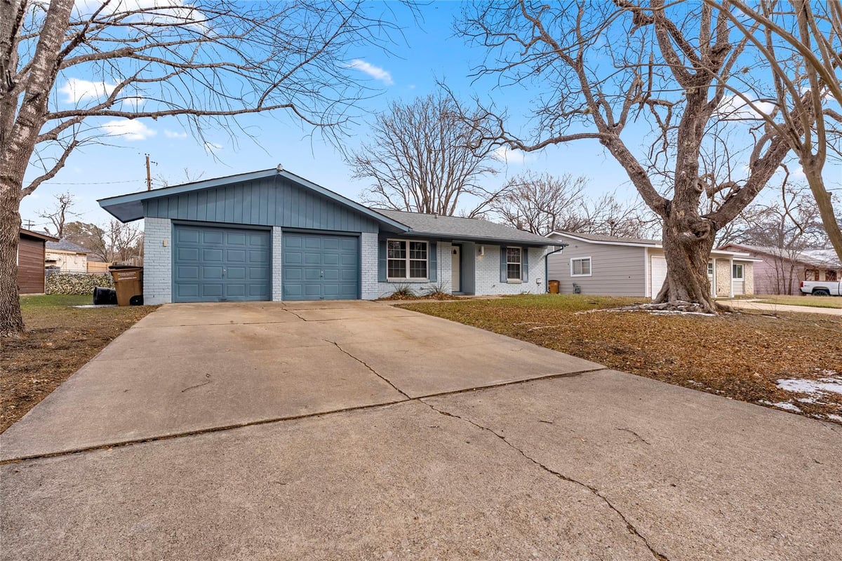 5305 Medford DR - property photo 1 - Luxury home in Windsor Park Hills Sec 03, Austin, TX