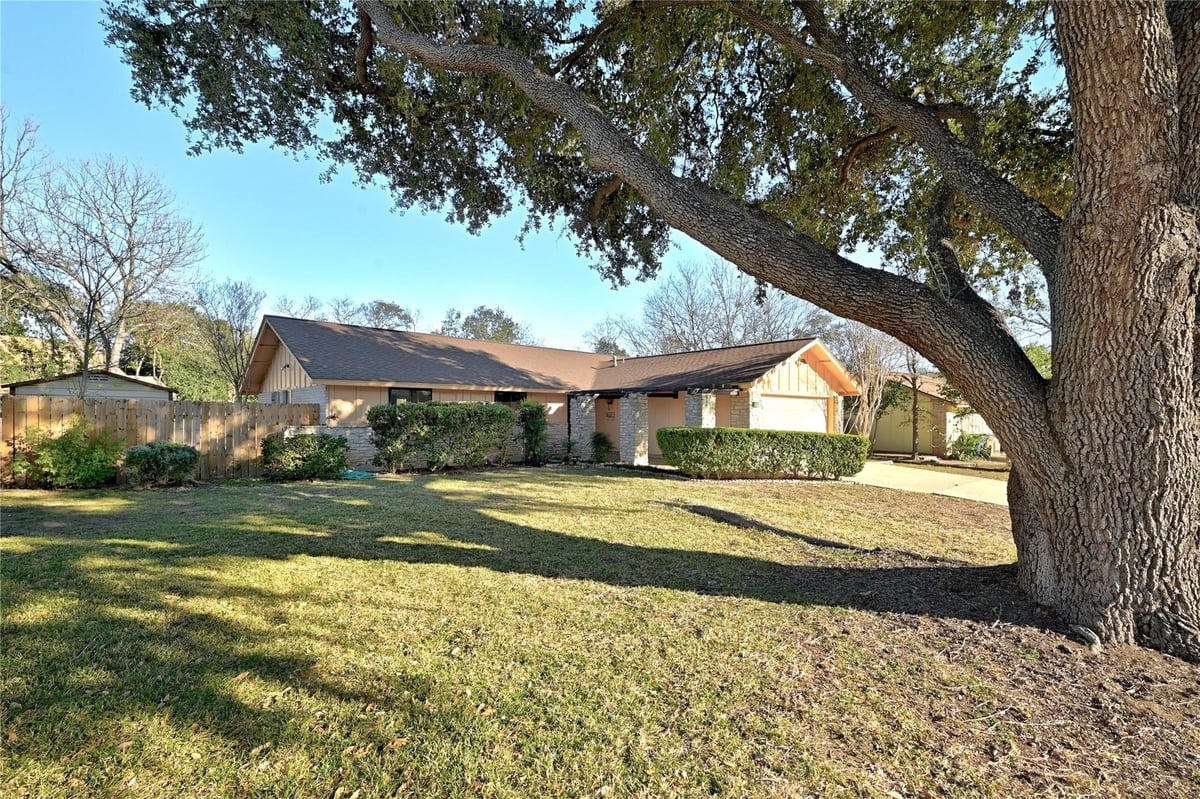 View 5307 Presidio RD in Battle Bend Spgs Sec 01-A 5307 Presidio RD - property photo 1 - Luxury home in Battle Bend Spgs Sec 01-A, Austin, TX