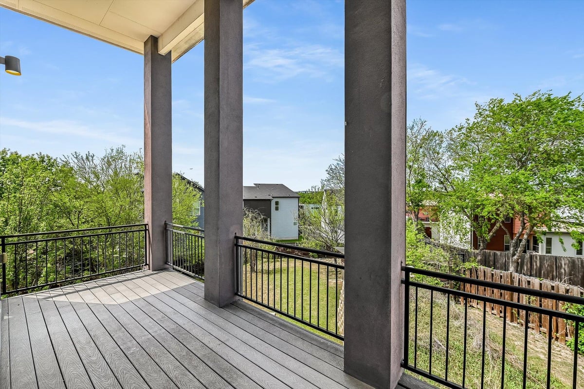 Living area at 5308 Sendero Hills Pkwy - 3 bed 3 bath home