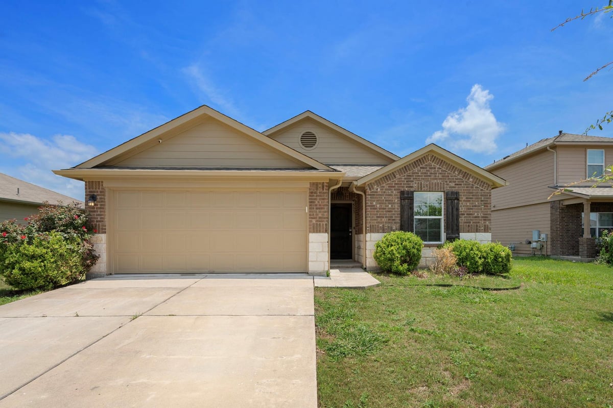 View 533 Luna Vista DR in Glenwood Ph 5 533 Luna Vista DR - front exterior - Luxury home in Glenwood Ph 5, Hutto, TX