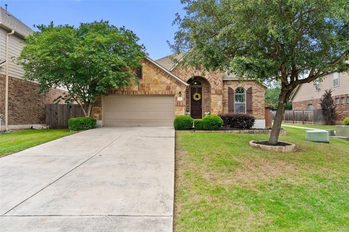 535 Oyster - front exterior - Luxury home in Elm Grove Sec Two, Buda, TX