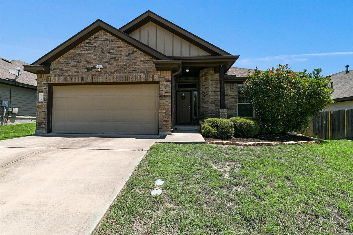 View 536 Dragon Ridge RD in Shadow Creek Ph 6 Sec 2 536 Dragon Ridge RD - front exterior - Luxury home in Shadow Creek Ph 6 Sec 2, Buda, TX