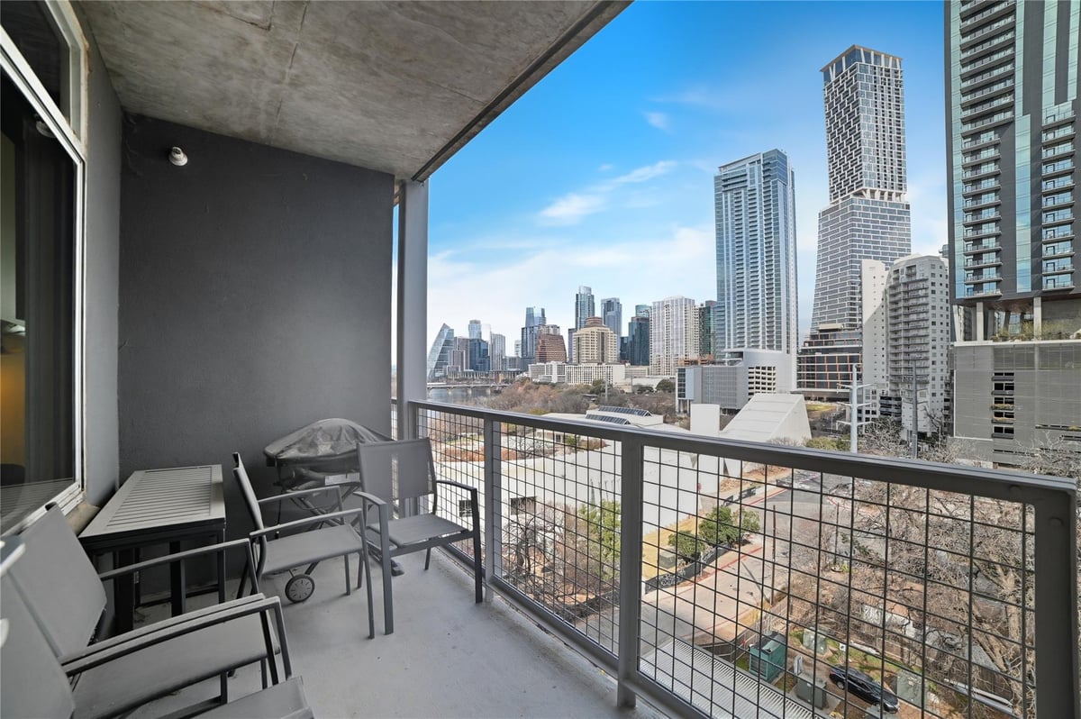 View 54 Rainey St Unit #1018 in Milago Condo Amd 54 Rainey St Unit #1018 - front exterior - Luxury home in Milago Condo Amd, Austin, TX