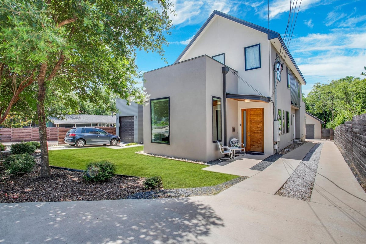 View 5402 Woodrow Ave Unit #B in Brentwood 5402 Woodrow Ave Unit #B - property photo 1 - Luxury home in Brentwood, Austin, TX
