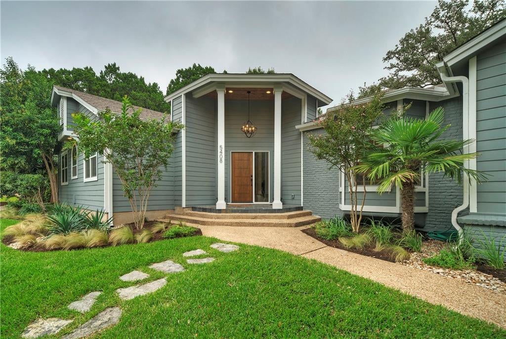 View 5408 S Scout Island Cir in The Courtyard 5408 S Scout Island Cir - property photo 1 - Luxury home in The Courtyard, Austin, TX