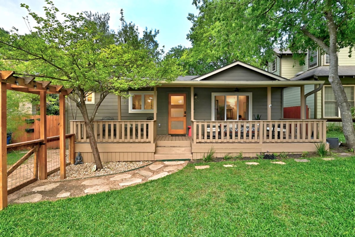 View 5409 Avenue H in Austin 5409 Avenue H, photo 1, Austin, Austin, TX