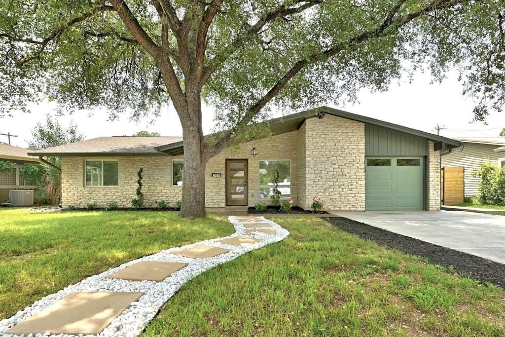 View 5409 Buffalo Pass in Southern Oaks Sec 06 5409 Buffalo Pass - front exterior - Luxury home in Southern Oaks Sec 06, Austin, TX