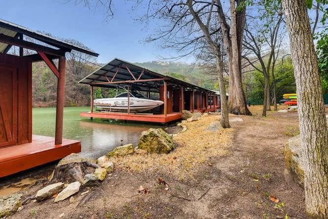 View 5410 N Scout Island Cir in Courtyard Ph 03-D 5410 N Scout Island Cir - property photo 1 - Luxury home in Courtyard Ph 03-D, Austin, TX