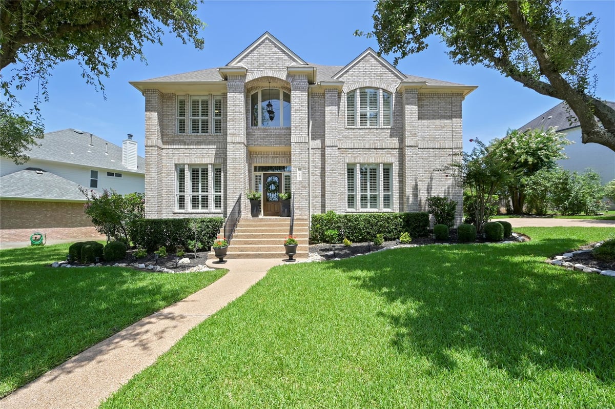 5413 Merrywing Cir - front exterior - Luxury home in River Place Sec 04, Austin, TX