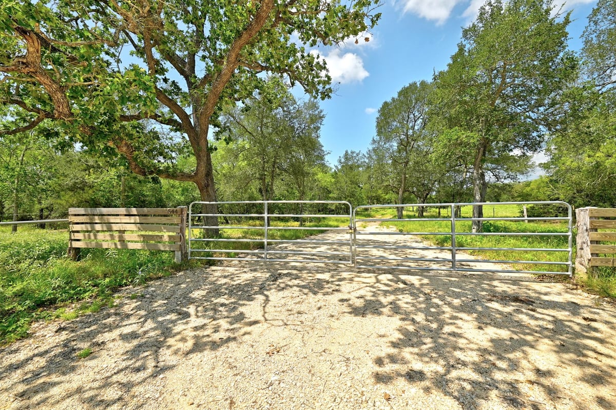 View 544 Coastal LN in A102 544 Coastal LN - property photo 1 - Luxury lot in A102, Luling, TX