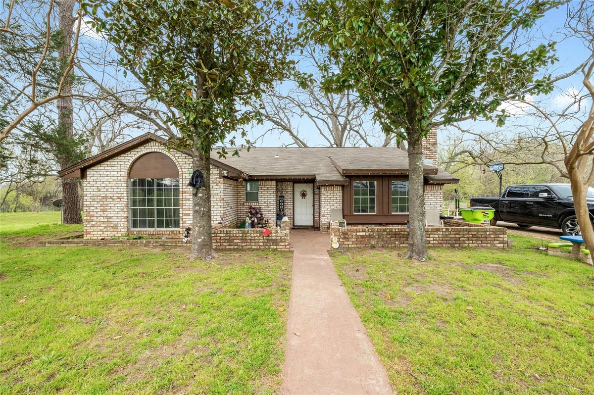 View 548 N SH 95 in Bastrop Town Tr 548 N SH 95 - property photo 1 - Luxury home in Bastrop Town Tr, Bastrop, TX