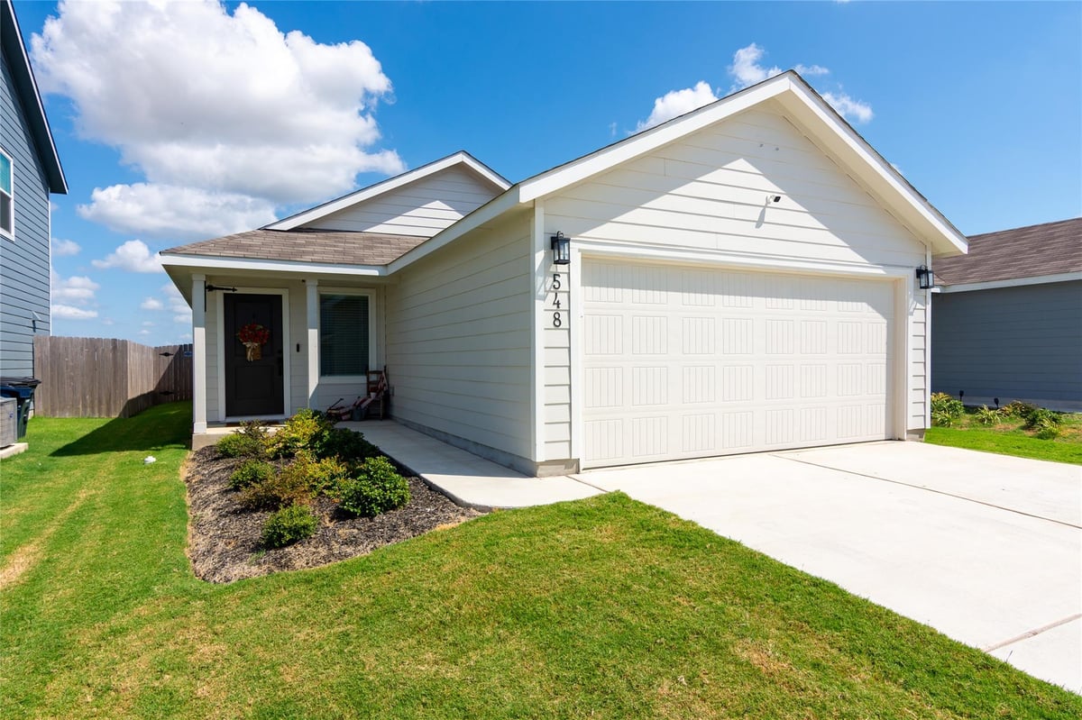 View 548 Rancho Del Cielo Loop in Rancho Del Cielo Ph 2A 548 Rancho Del Cielo Loop - front exterior - Luxury home in Rancho Del Cielo Ph 2A, Jarrell, TX
