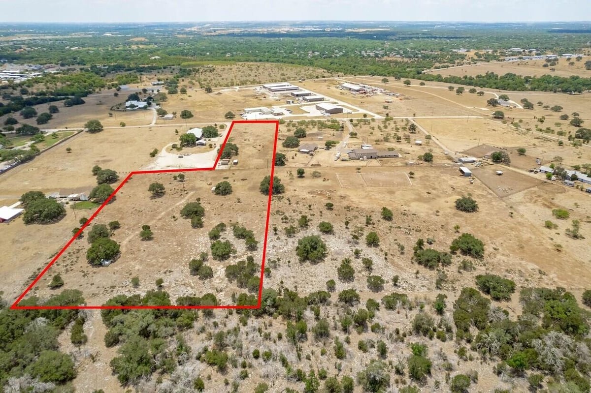 Primary bedroom at 550 Shell Stone Trl - J002D35H - JARRELL ISD RURAL BEFORE 1990, Georgetown, TX
