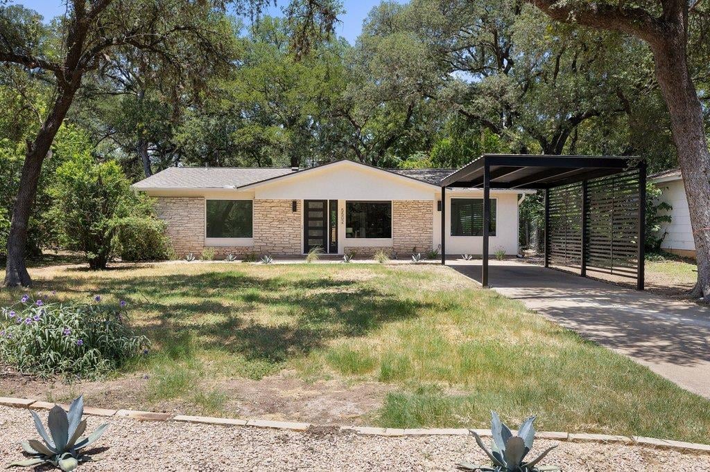 View 5502 Kings Highway in Deer Park Sec 03 5502 Kings Highway - property photo 1 - Luxury home in Deer Park Sec 03, Austin, TX