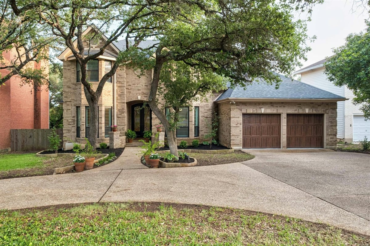 View 5507 Courtyard DR in Courtyard Ph 06 5507 Courtyard DR - property photo 1 - Luxury home in Courtyard Ph 06, Austin, TX