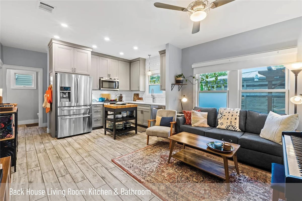 View 5508 Avenue G Unit #B in Highlands 5508 Avenue G Unit #B - front exterior - Luxury home in Highlands, Austin, TX
