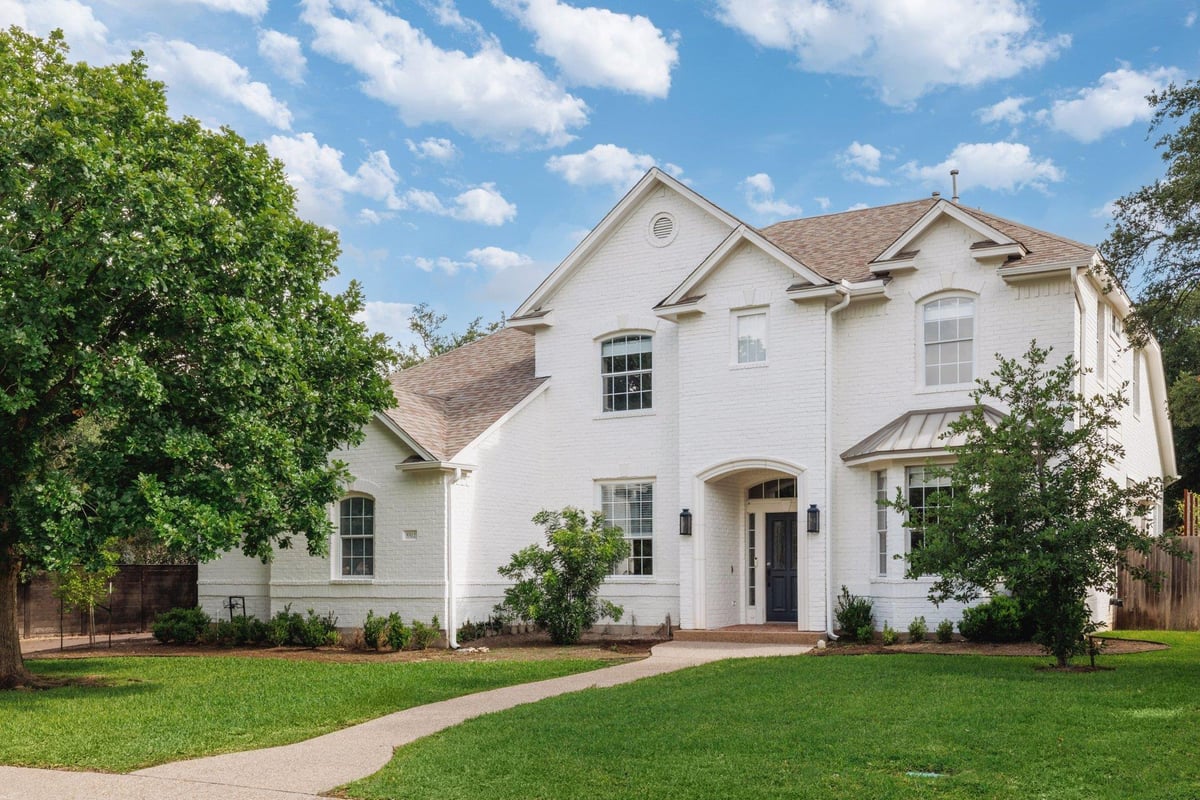 View 5512 Ballenton LN in Circle C Ranch Ph C Sec 03-B 5512 Ballenton LN - front exterior - Luxury home in Circle C Ranch Ph C Sec 03-B, Austin, TX