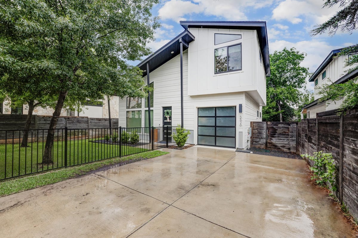 5520 Woodrow Ave Unit #2 - front exterior - Luxury home in WOODROW CONDOMINIUMS, Austin, TX