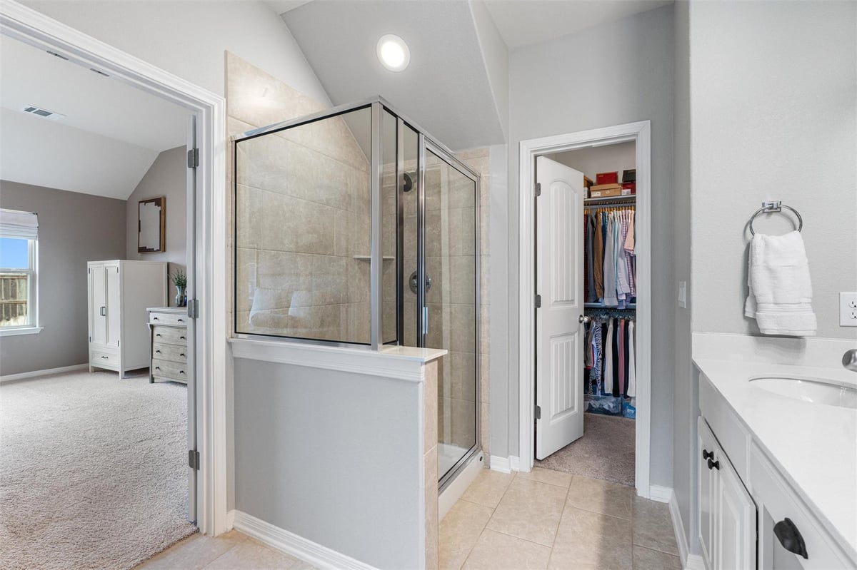 Primary bedroom at 553 Blue Oak Blvd - 3 bed 3 bath home