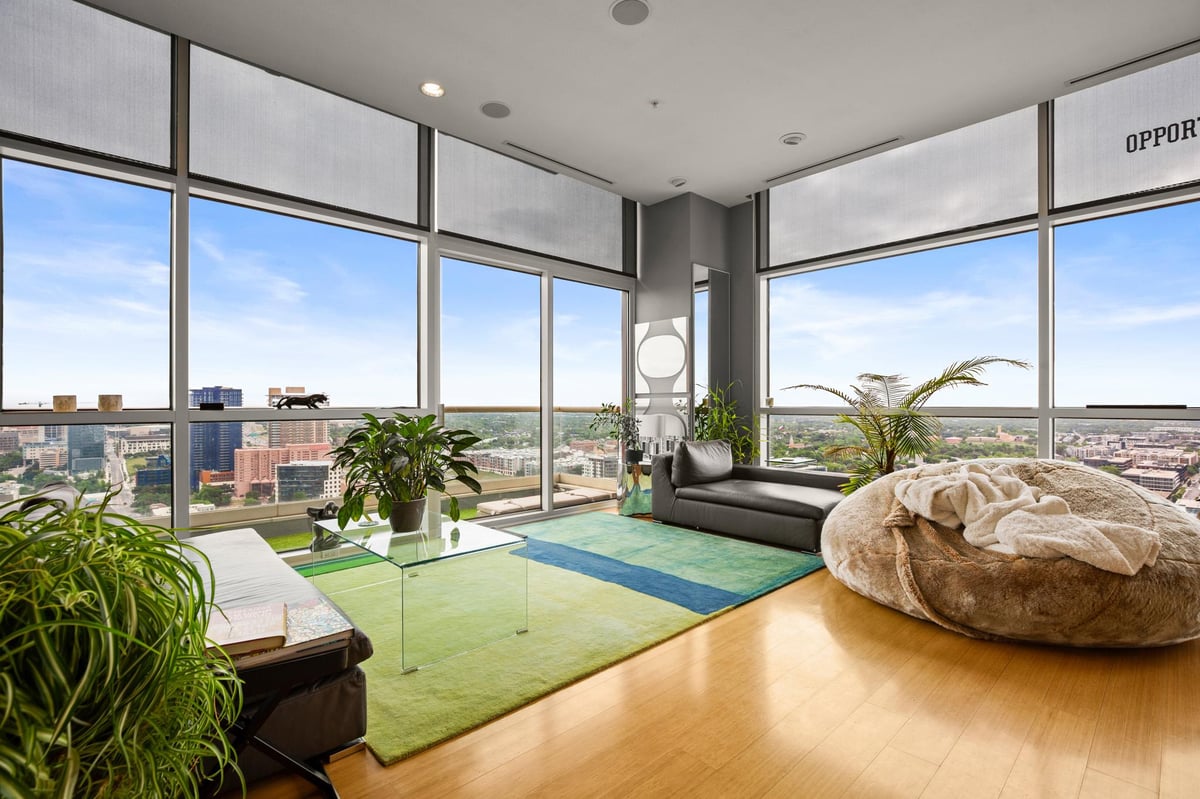 555 E 5th St Unit #2901 - front exterior - Luxury home in Five Fifty 05 Condo Amd, Austin, TX