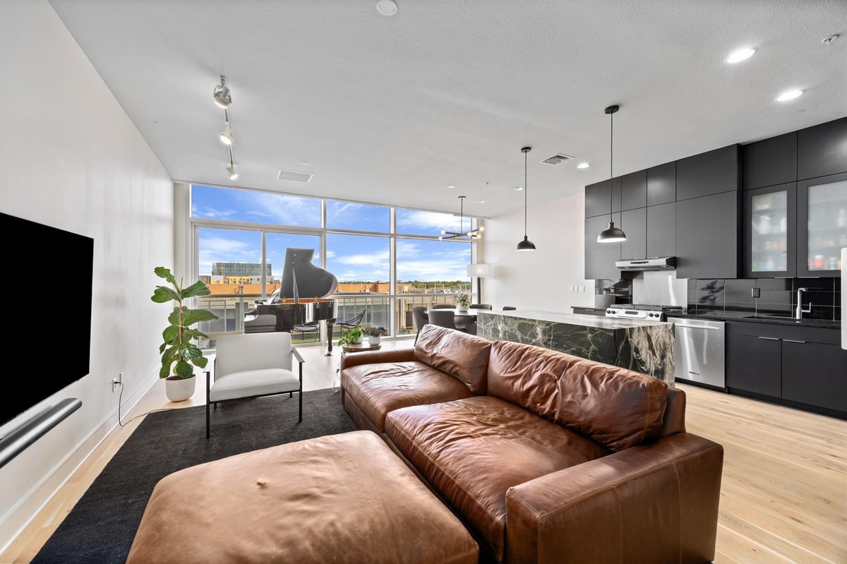 View 555 E 5th St Unit #521 in Five Fifty 05 Condo Amd 555 E 5th St Unit #521 - front exterior - Luxury home in Five Fifty 05 Condo Amd, Austin, TX