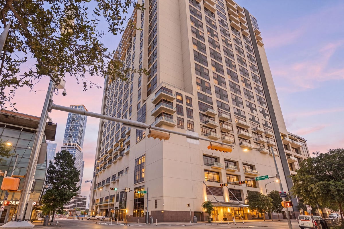 View 555 E 5th ST Unit #527 in Five Fifty 05 Condo Amd 555 E 5th ST Unit #527 - front exterior - Luxury home in Five Fifty 05 Condo Amd, Austin, TX