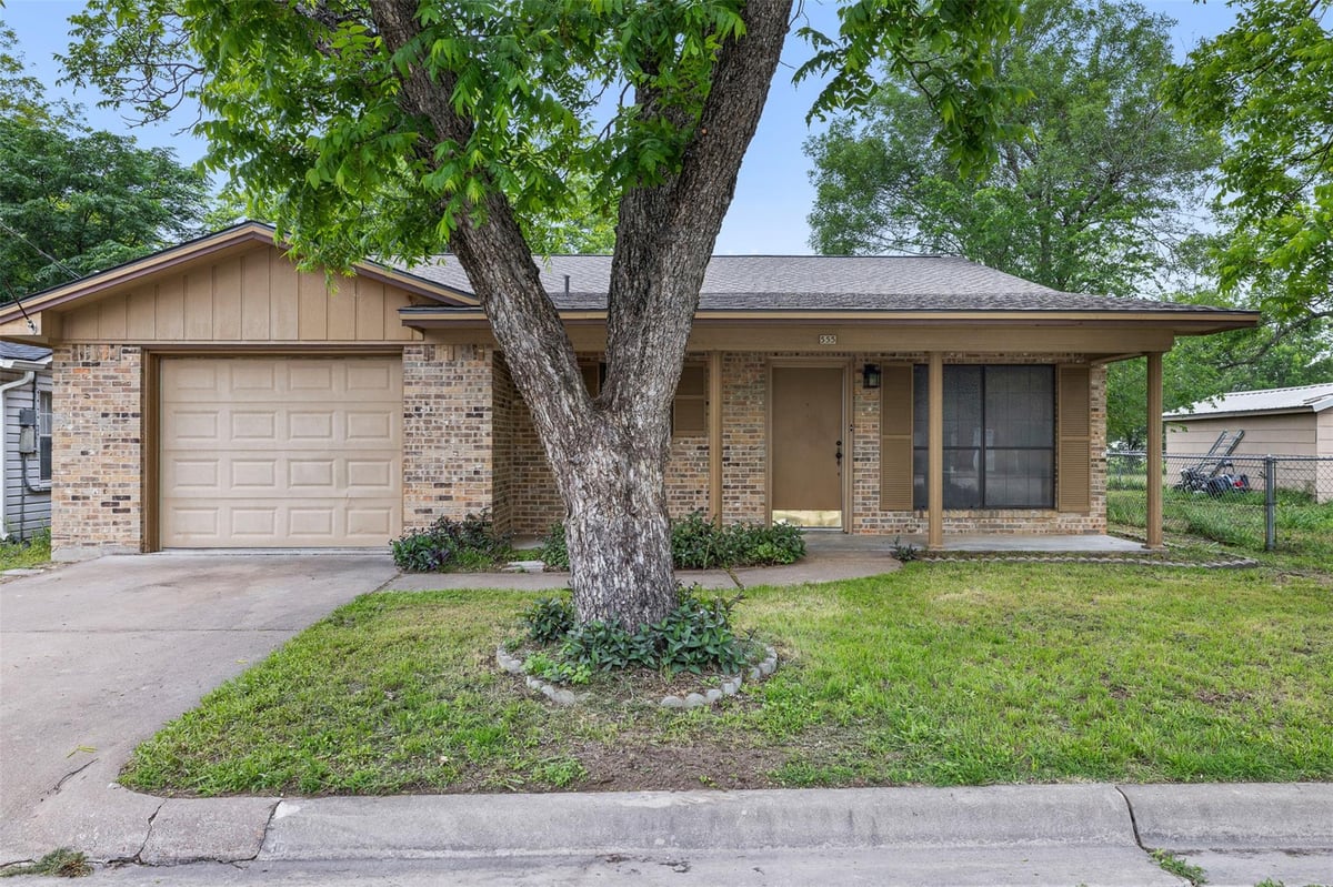 View 555 E Houston ST in S1160 555 E Houston ST - front exterior - Luxury home in S1160, Giddings, TX