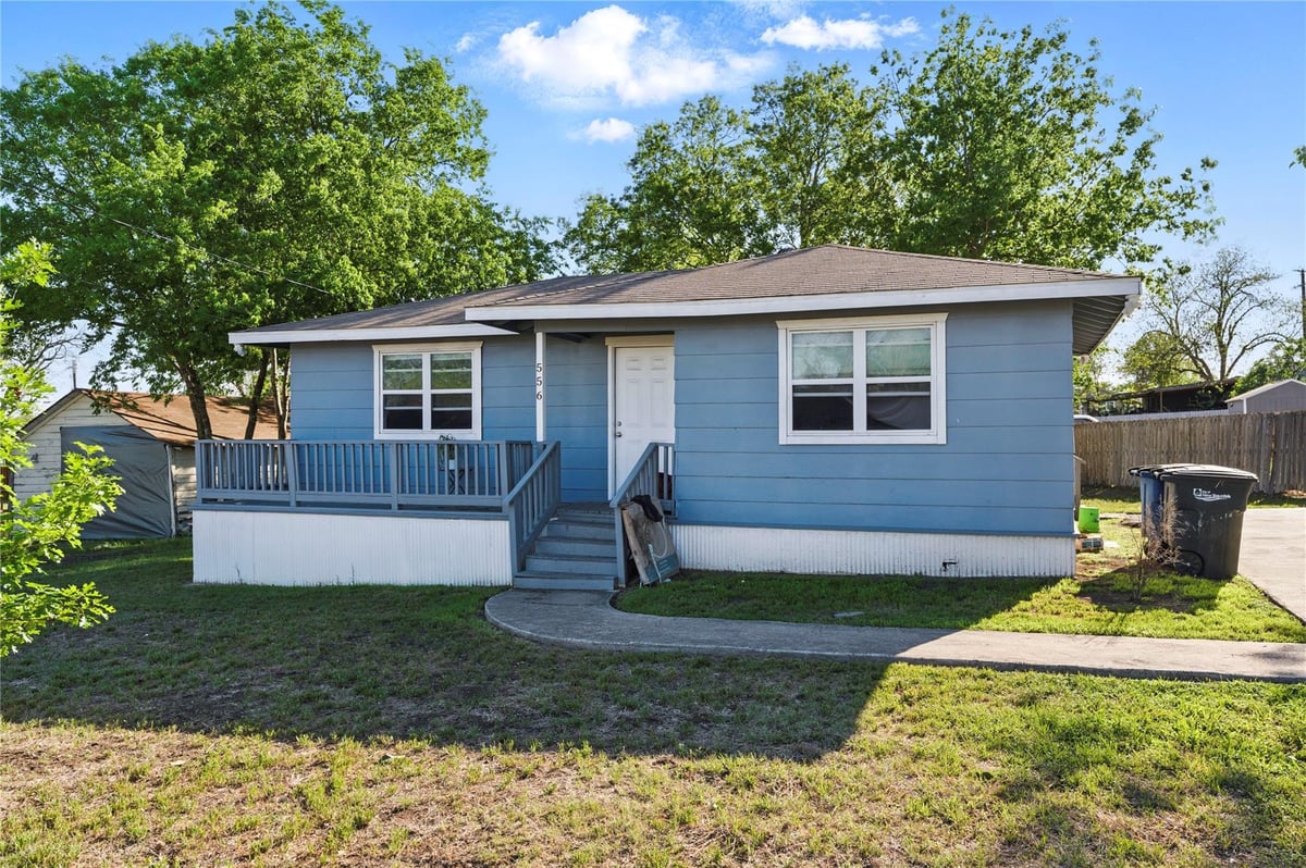 Kitchen at 556 Gode Ln - Morningside Acres, New Braunfels, TX