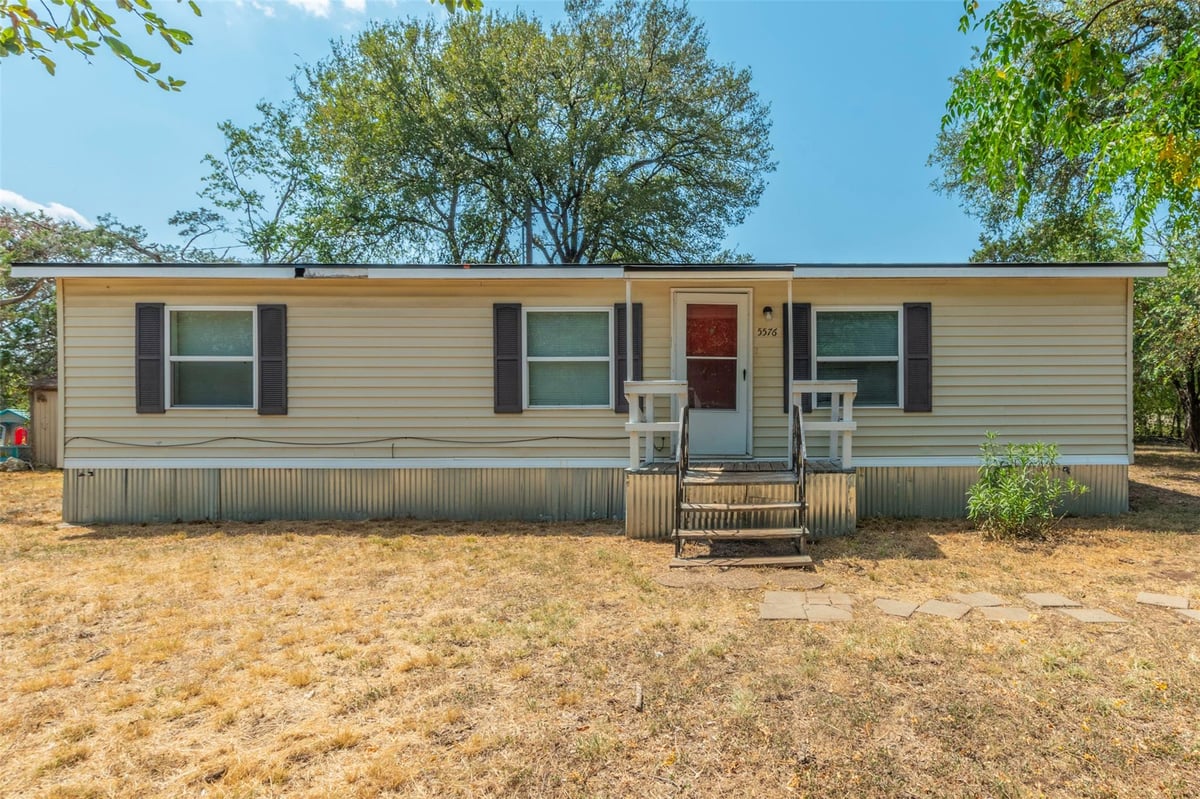 View 5576 Helm Ln in Lakeaire Sec Ii 5576 Helm Ln - front exterior - Luxury home in Lakeaire Sec Ii, Temple, TX