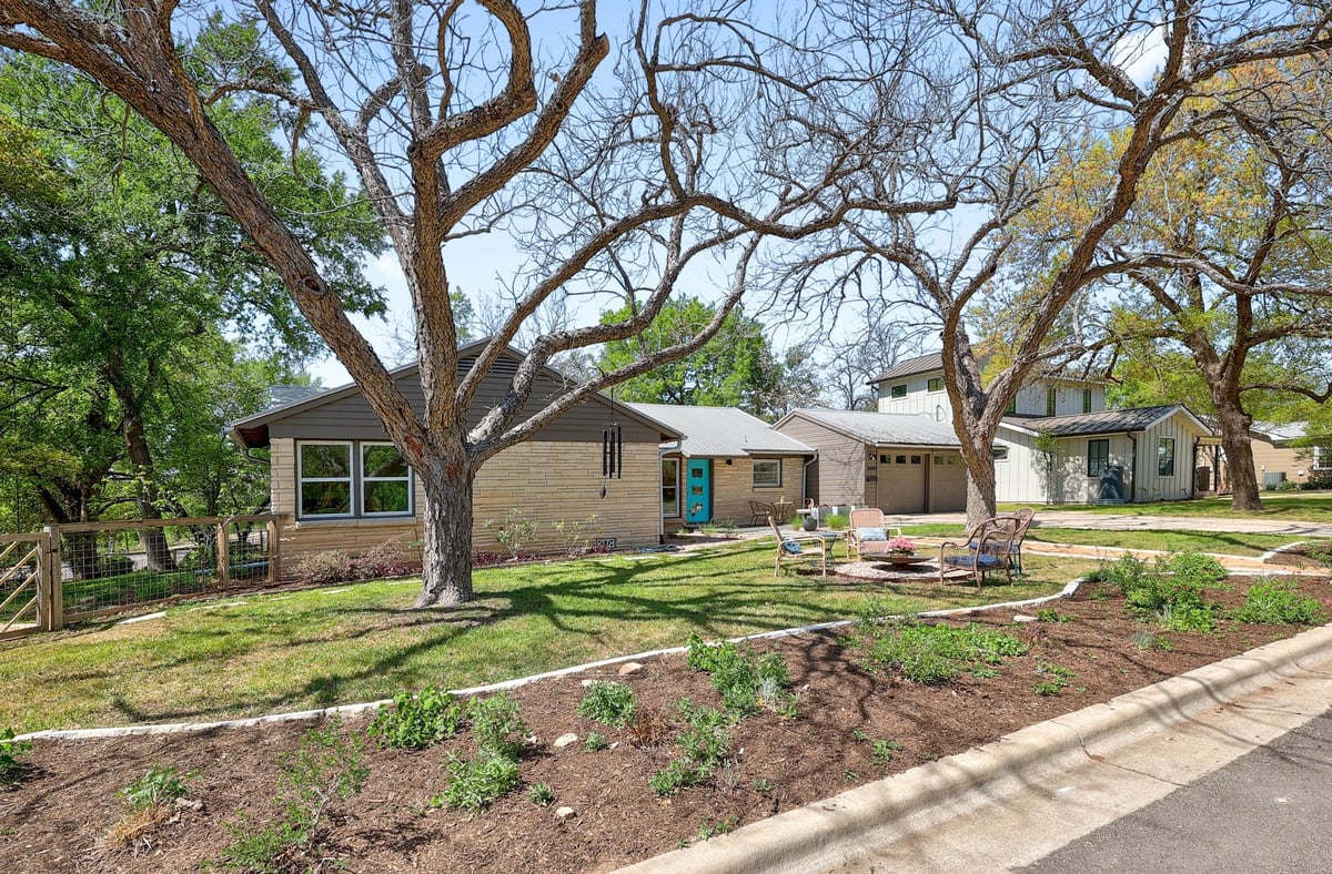 View 5600 Bull Creek RD in Shoalmont Add Sec 04 5600 Bull Creek RD - property photo 1 - Luxury home in Shoalmont Add Sec 04, Austin, TX