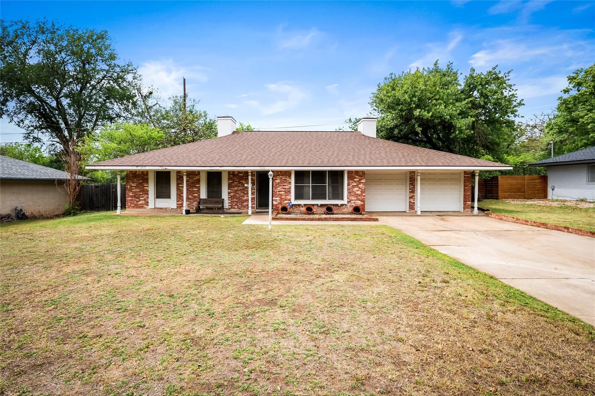 View 5600 Exeter DR in Windsor Park Iii Sec 4 First R 5600 Exeter DR - property photo 1 - Luxury home in Windsor Park Iii Sec 4 First R, Austin, TX
